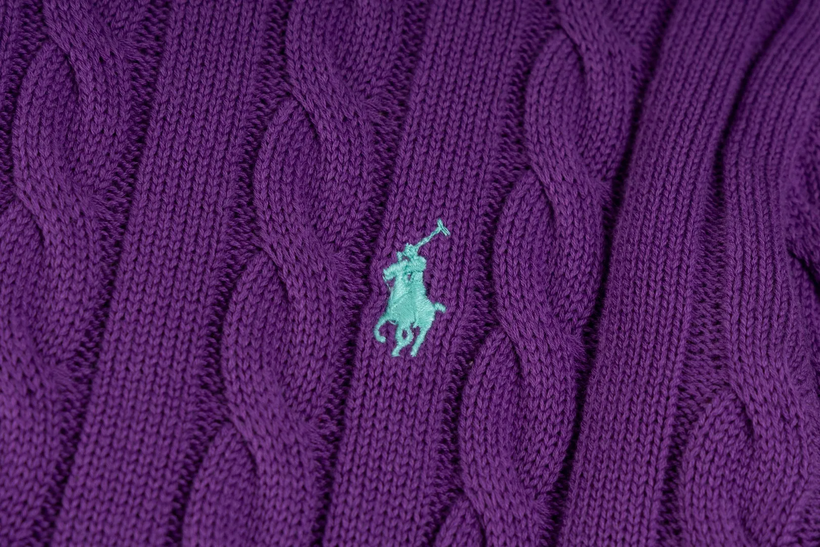 P236 #R92 RALPH LAUREN Ralph Lauren fifteen colors classic small label embroidery logo turtleneck pullover half-zip knitted cable sweater with high-density LOGO embroidery on the chest and original customized tag accessories. Made of pure cotton yarn, pure cotton is skin-friendly and comfortable, small label war horse embroidered twist turtleneck sweater 🐎 high quality, follow the blogger to learn how to wear it! Let’s buy a Ralph Lauren cable sweater. It’s a super hard-to-find series after it became popular. It’s hard to find one on the official website. It’s simple and practical to wear, with a lazy and loose feel. The thickened fabric has more texture, feels soft and delicate, and has a loose fit. Whether worn alone or layered, you can wear different styles of fashion with just one piece!   Size：XS S M L